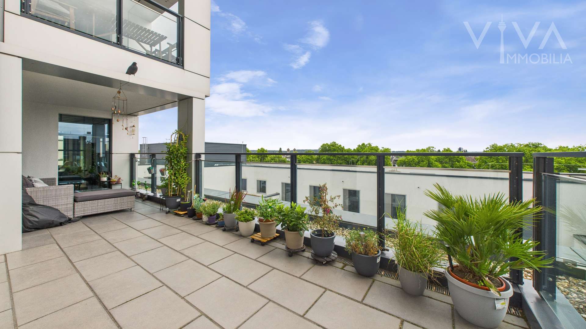 LIFESTYLE PUR! Exklusive Wohnung mit XXL Terrasse in prominenter Bestlage zzgl. TG-Stellplätze, 40211 Düsseldorf, Wohnung