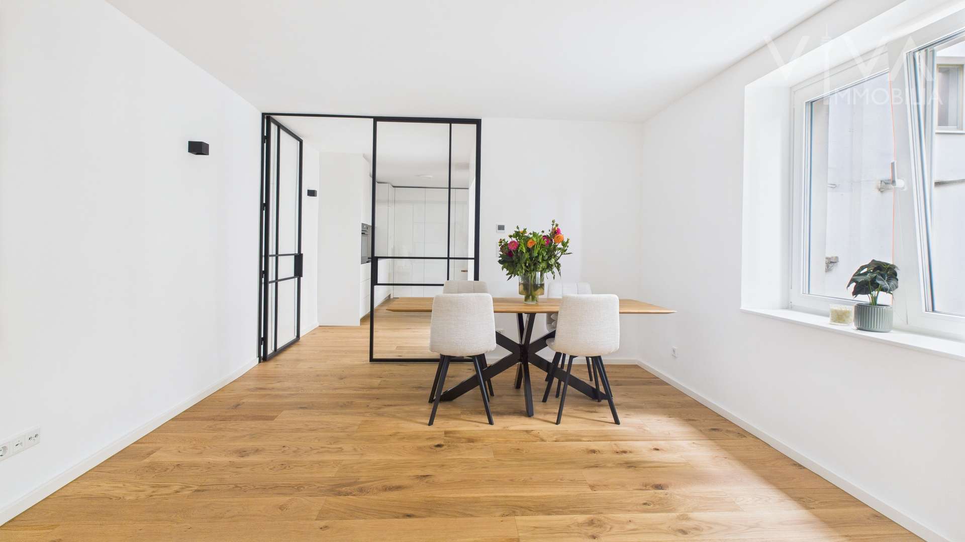 Saniert & Möbliert : 3-Zimmer-Loft in Top-Lage zwischen Lorettoviertel und Medienhafen, 40219 Düsseldorf, Wohnung