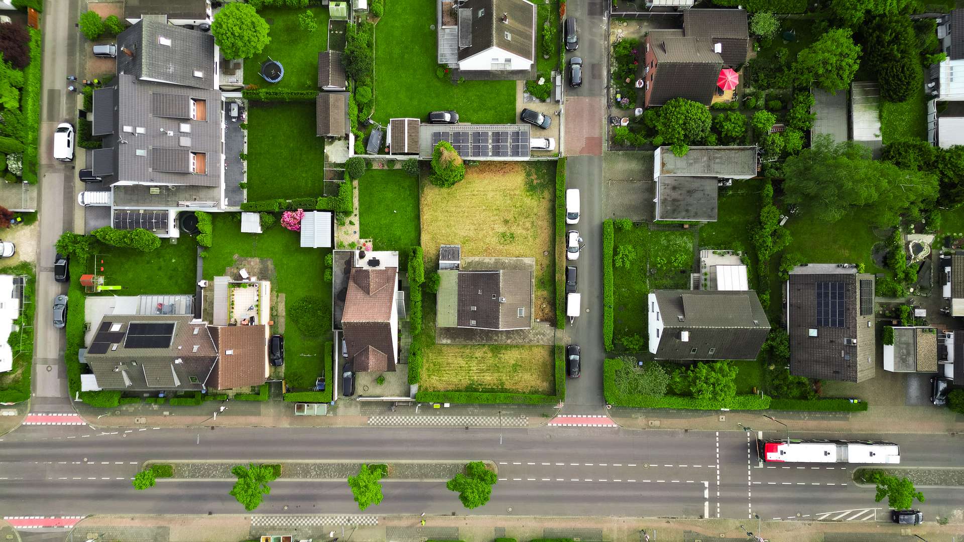 Traumgrundstück in bester Familienlage mit positivem Bauvorbescheid, 40627 Düsseldorf, Grundstück