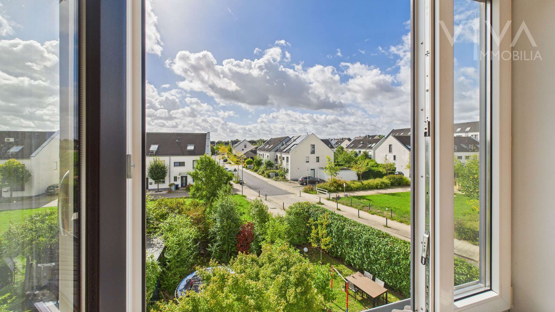 Wohnglück in bester Nachbarschaft – helles Zuhause in Himmelgeist mit Garten & Stellplätzen, 40589 Düsseldorf, Reihenmittelhaus