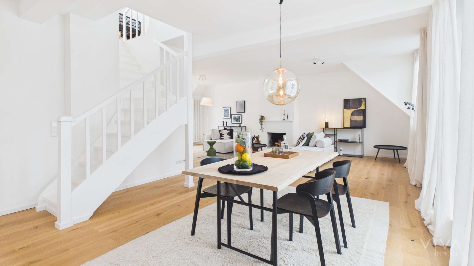 PENTHOUSE FEELING! Modernisierte 4-Zimmer-Maisonette mit Blick zum Grafenberger Wald, 40629 Düsseldorf, Maisonettewohnung