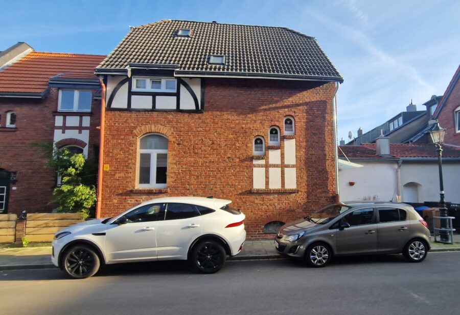 Fachwerkhaus mit Wohlfühlfaktor! Gemütliches Eigenheim mit kleinem Garten in Gerresheim - Titelbild