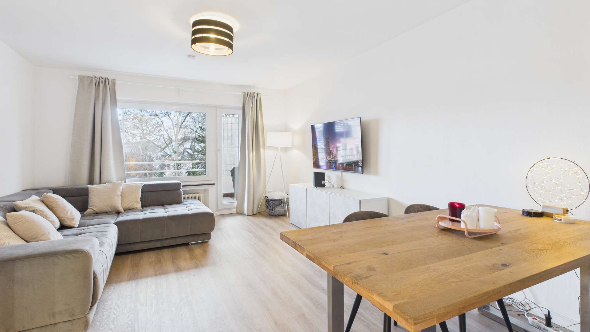 Helle Traumwohnung mit großem Balkon plus vielseitiger Nutzfläche im Herzen von Grafenberg, 40235 Düsseldorf, Wohnung