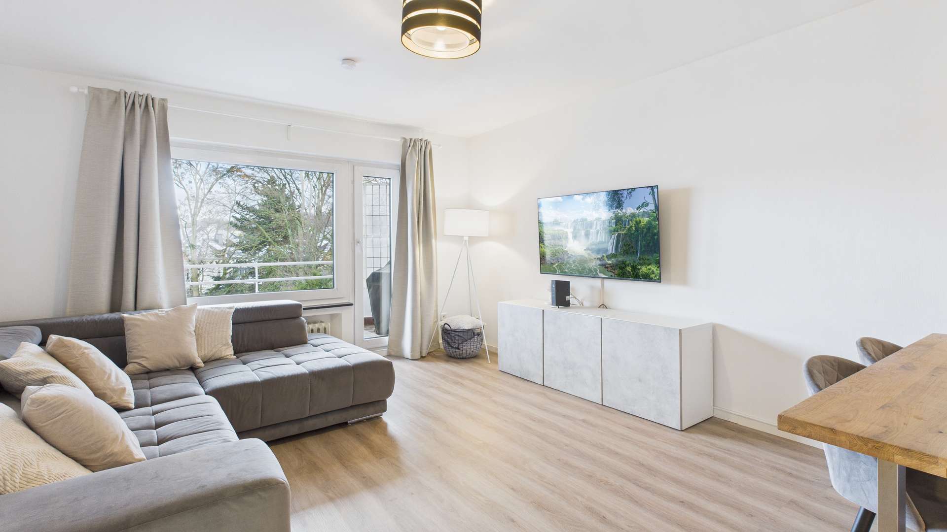 Mitten in Grafenberg! Ihr neues Zuhaues mit Wohlfühlfaktor. Plus vielseitige Nutzfläche im DG., 40235 Düsseldorf, Wohnung